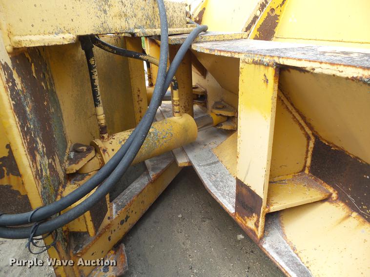 image for item DZ9389 Henke 11'W loader blade