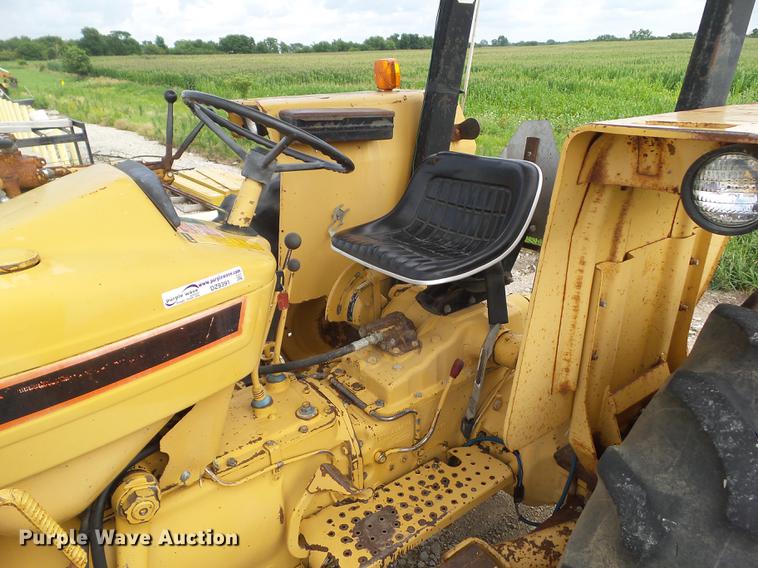 image for item DZ9391 1983 Ford 6610 tractor