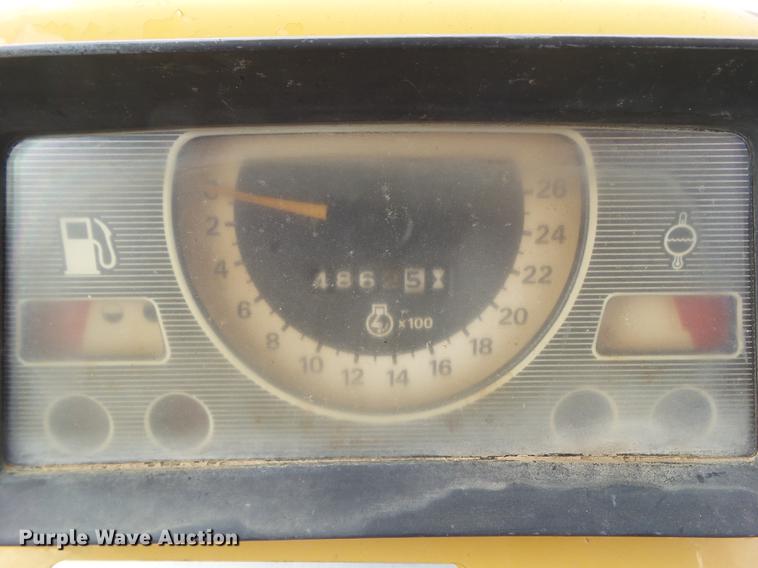 image for item DZ9391 1983 Ford 6610 tractor