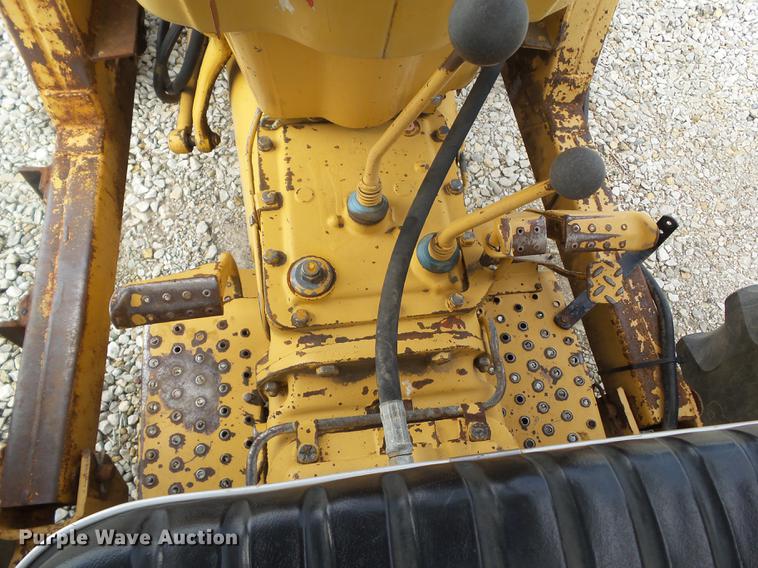 image for item DZ9391 1983 Ford 6610 tractor