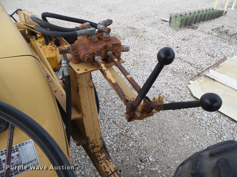 image for item DZ9391 1983 Ford 6610 tractor