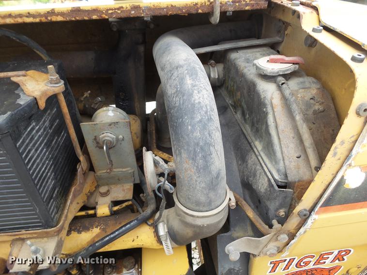 image for item DZ9391 1983 Ford 6610 tractor