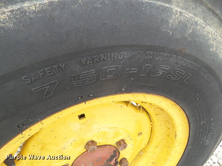 image for item DZ9391 1983 Ford 6610 tractor