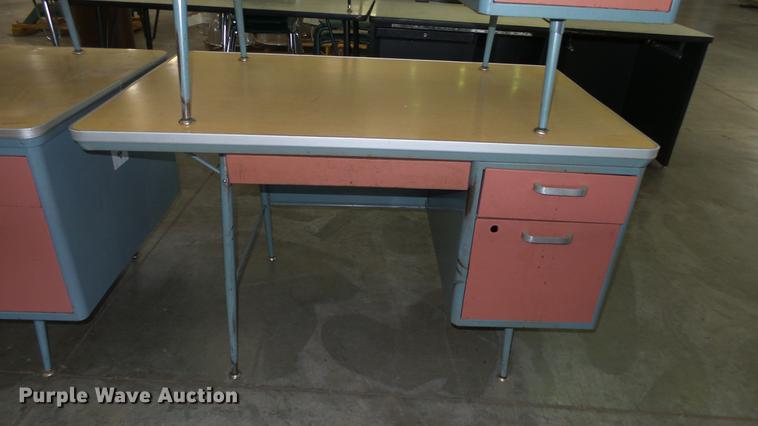 image for item EF9178 (4) desks