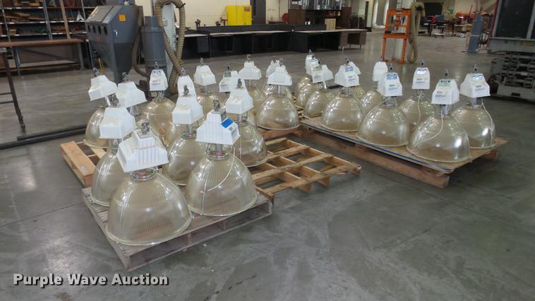 image for item EF9187 (24) holophone light fixtures