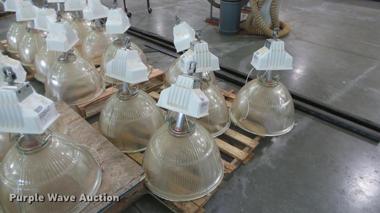 image for item EF9187 (24) holophone light fixtures