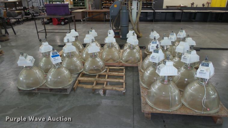 image for item EF9187 (24) holophone light fixtures