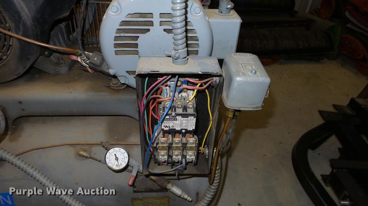 image for item EF9222 Johnson Controls air compressor