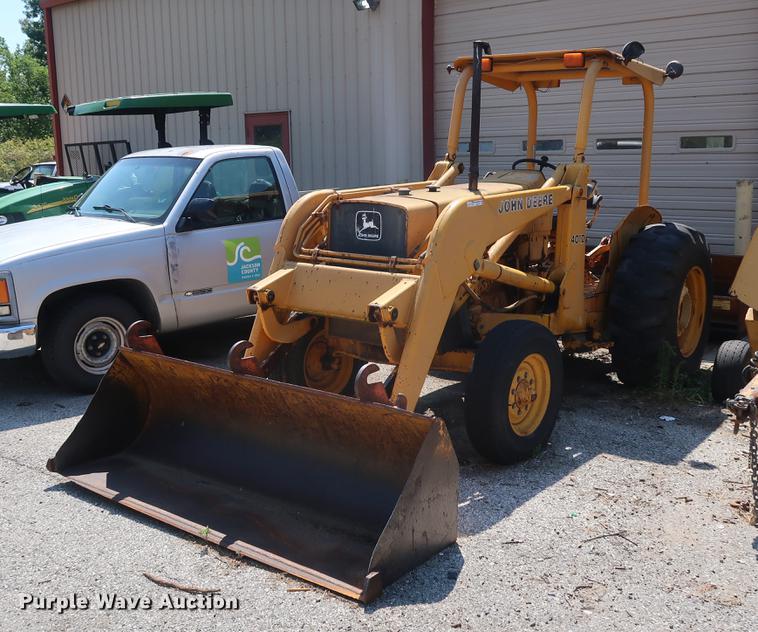 image for item EF9771 1985 John Deere 401D landscape tractor