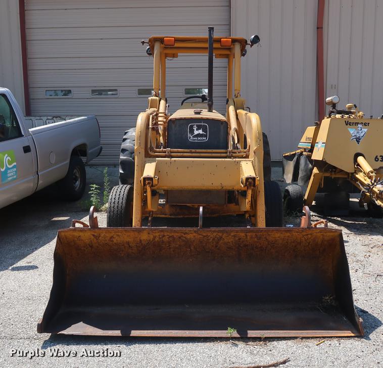 image for item EF9771 1985 John Deere 401D landscape tractor