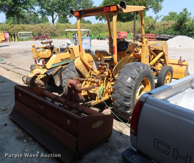image for item EF9771 1985 John Deere 401D landscape tractor