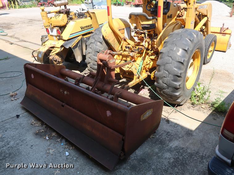 image for item EF9771 1985 John Deere 401D landscape tractor