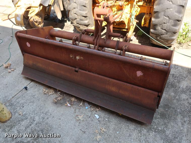 image for item EF9771 1985 John Deere 401D landscape tractor