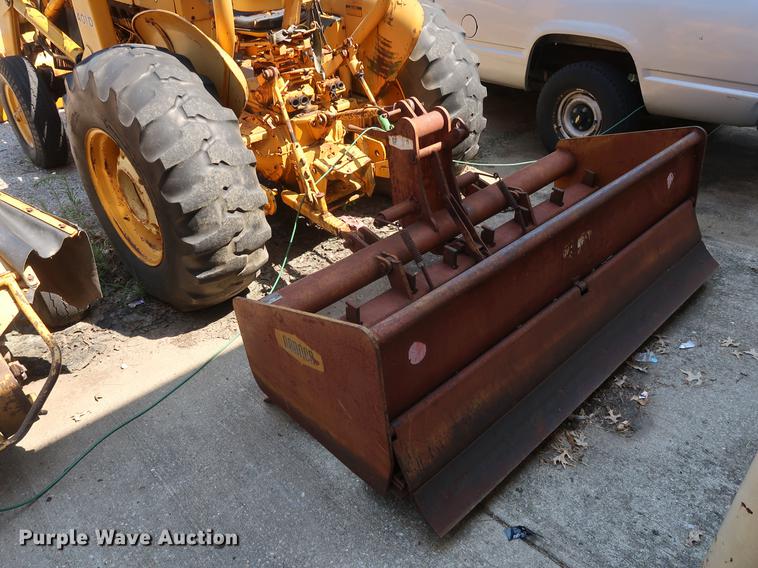 image for item EF9771 1985 John Deere 401D landscape tractor