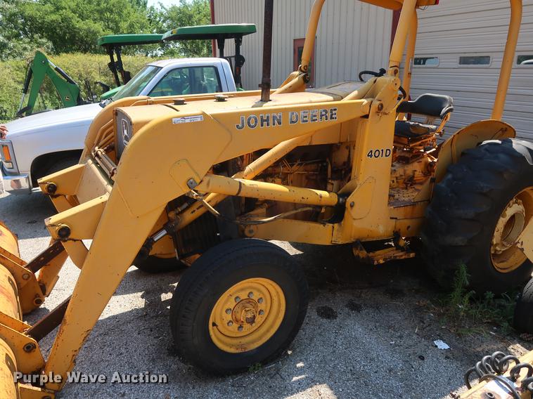 image for item EF9771 1985 John Deere 401D landscape tractor