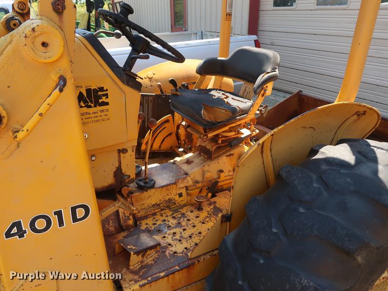 image for item EF9771 1985 John Deere 401D landscape tractor