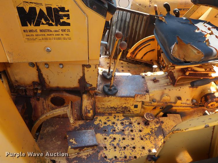 image for item EF9771 1985 John Deere 401D landscape tractor