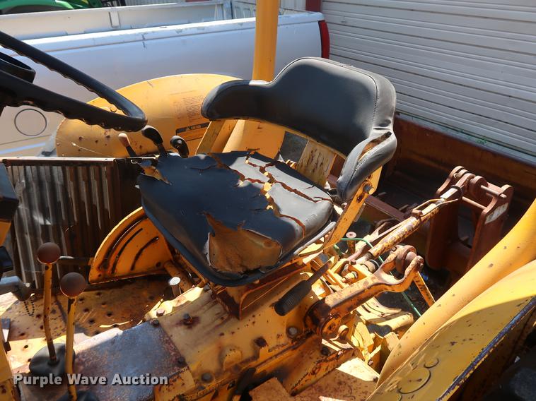 image for item EF9771 1985 John Deere 401D landscape tractor