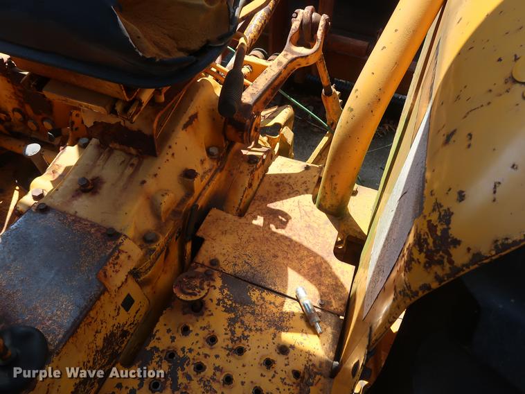 image for item EF9771 1985 John Deere 401D landscape tractor