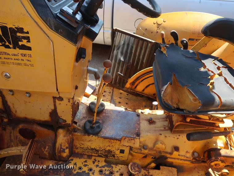 image for item EF9771 1985 John Deere 401D landscape tractor