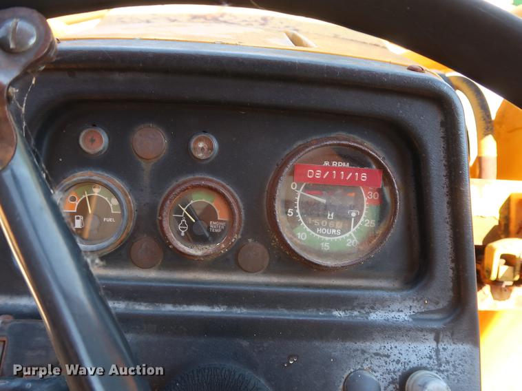 image for item EF9771 1985 John Deere 401D landscape tractor