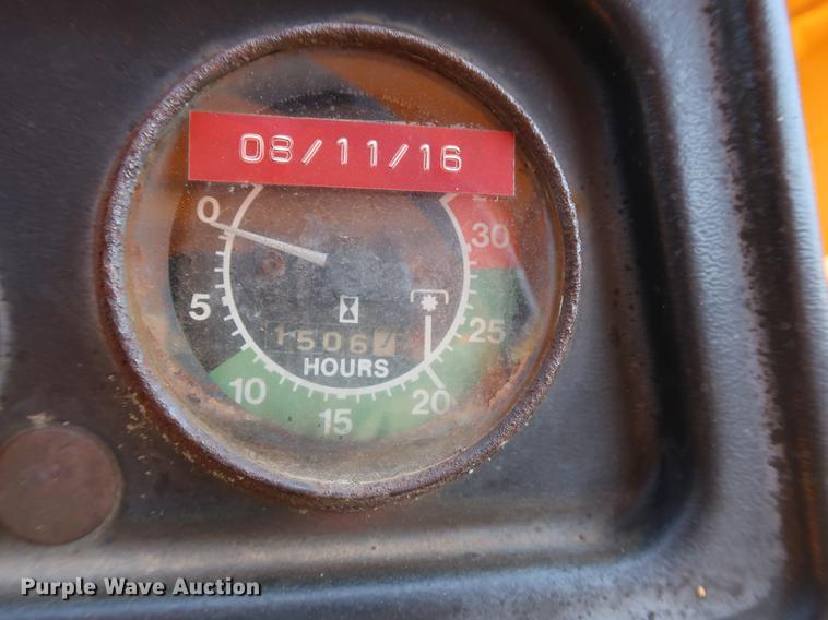 image for item EF9771 1985 John Deere 401D landscape tractor