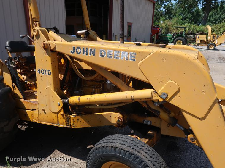 image for item EF9771 1985 John Deere 401D landscape tractor
