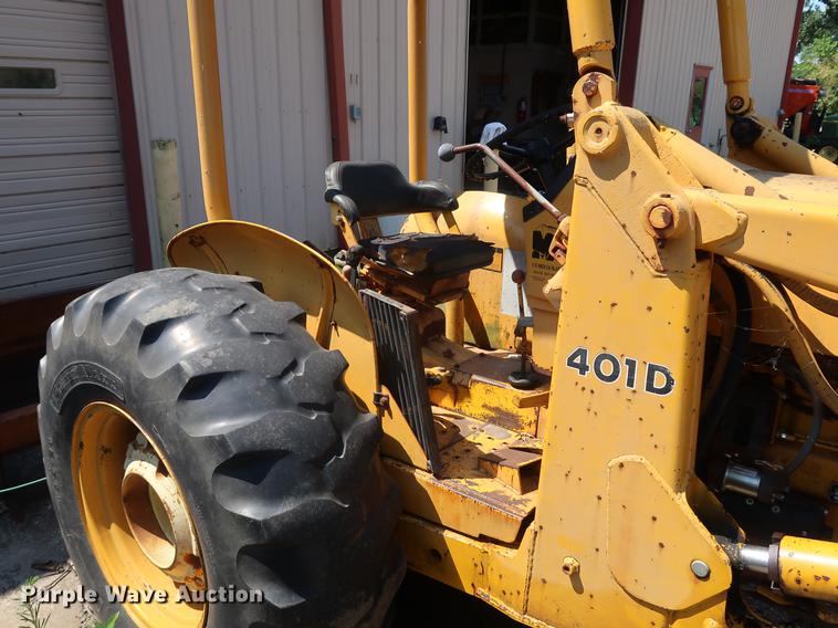 image for item EF9771 1985 John Deere 401D landscape tractor