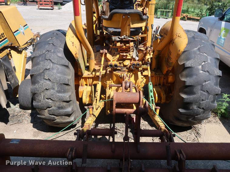 image for item EF9771 1985 John Deere 401D landscape tractor