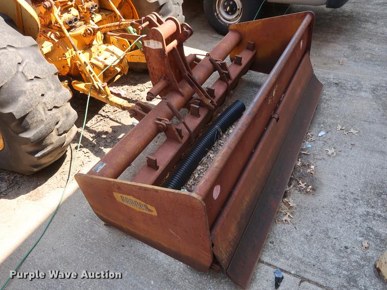 image for item EF9771 1985 John Deere 401D landscape tractor