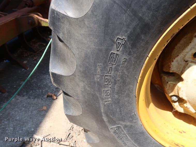 image for item EF9771 1985 John Deere 401D landscape tractor