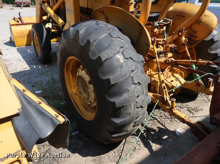 image for item EF9771 1985 John Deere 401D landscape tractor