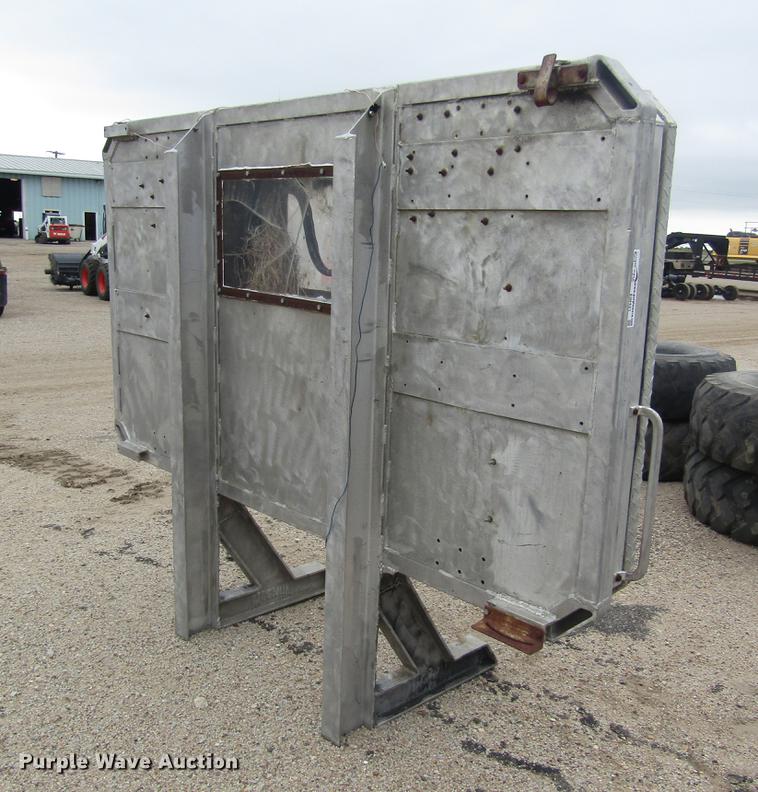 Magnum aluminum headache rack in Russell, KS Item EI9421 sold Purple Wave