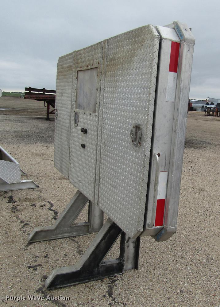 Magnum aluminum headache rack in Russell, KS Item EI9421 sold Purple Wave