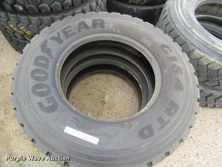 image for item EI9433 (6) 11R22.5 tires