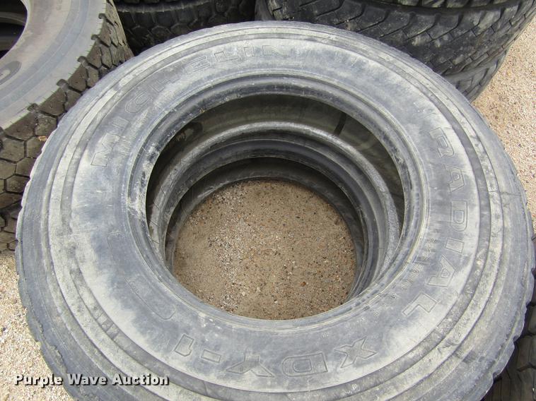 image for item EI9433 (6) 11R22.5 tires