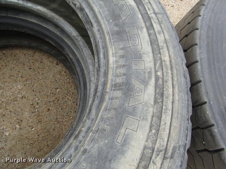 image for item EI9433 (6) 11R22.5 tires