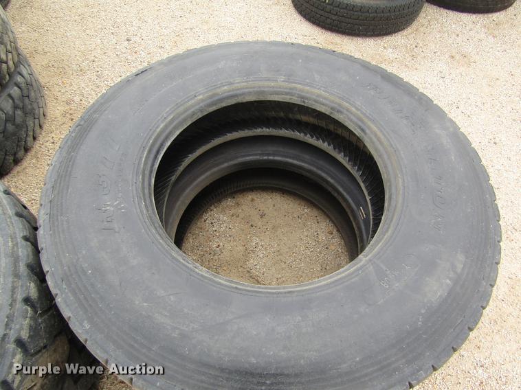 image for item EI9433 (6) 11R22.5 tires