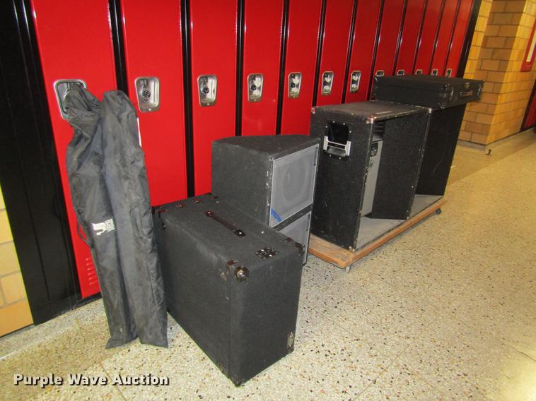 image for item EI9445 Peavey speakers