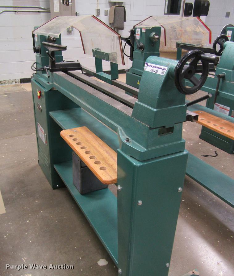 Grizzly wood lathe in Concordia, KS Item EI9456 sold Purple Wave