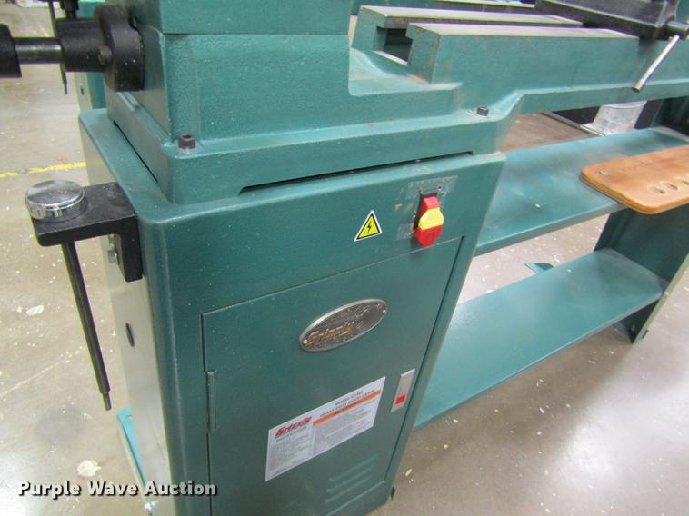 Grizzly wood lathe in Concordia, KS Item EI9457 sold Purple Wave