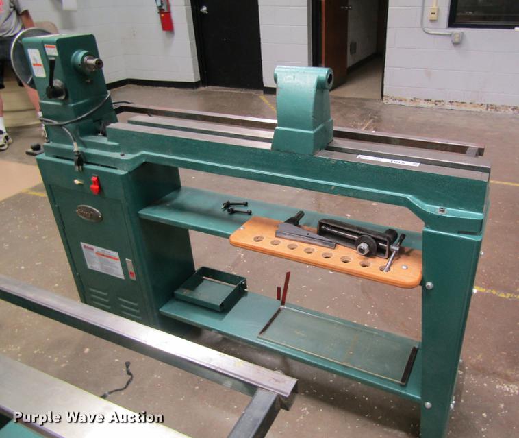 Grizzly wood lathe in Concordia, KS Item EI9458 sold Purple Wave