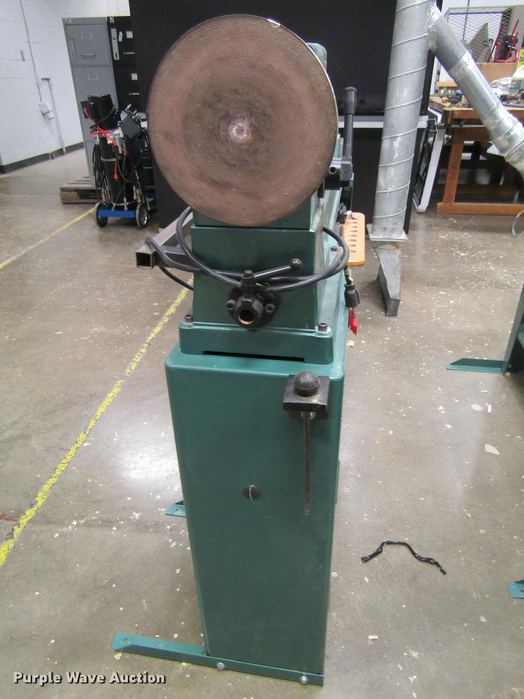 Grizzly wood lathe in Concordia, KS Item EI9458 sold Purple Wave