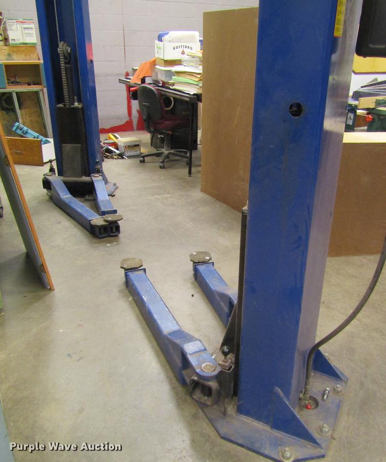 image for item EI9463 Maximizer two post car lift