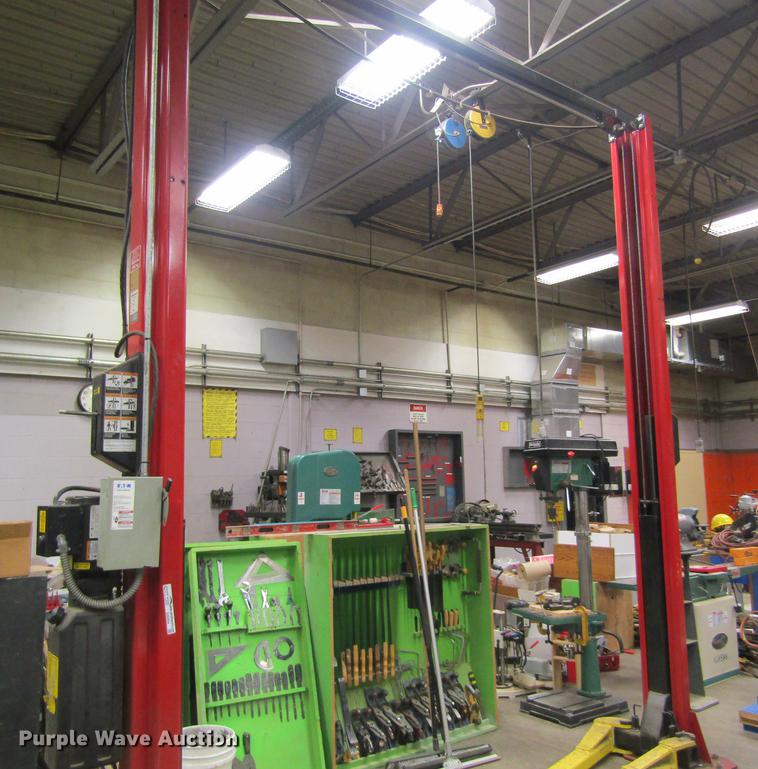 image for item EI9464 2003 Ammco two post car lift