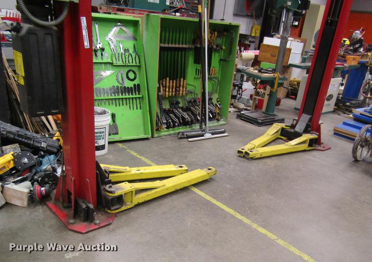 image for item EI9464 2003 Ammco two post car lift