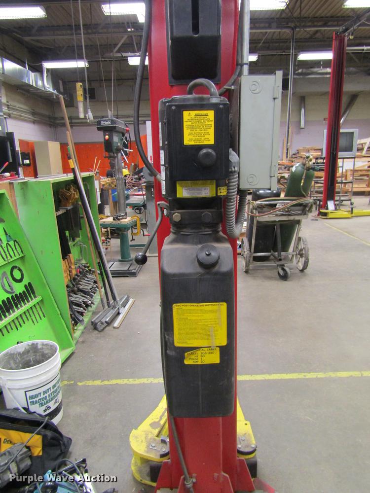 image for item EI9464 2003 Ammco two post car lift