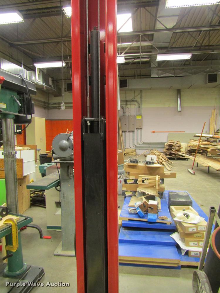 image for item EI9464 2003 Ammco two post car lift