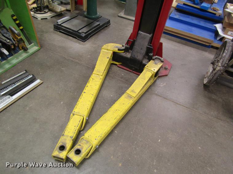 image for item EI9464 2003 Ammco two post car lift