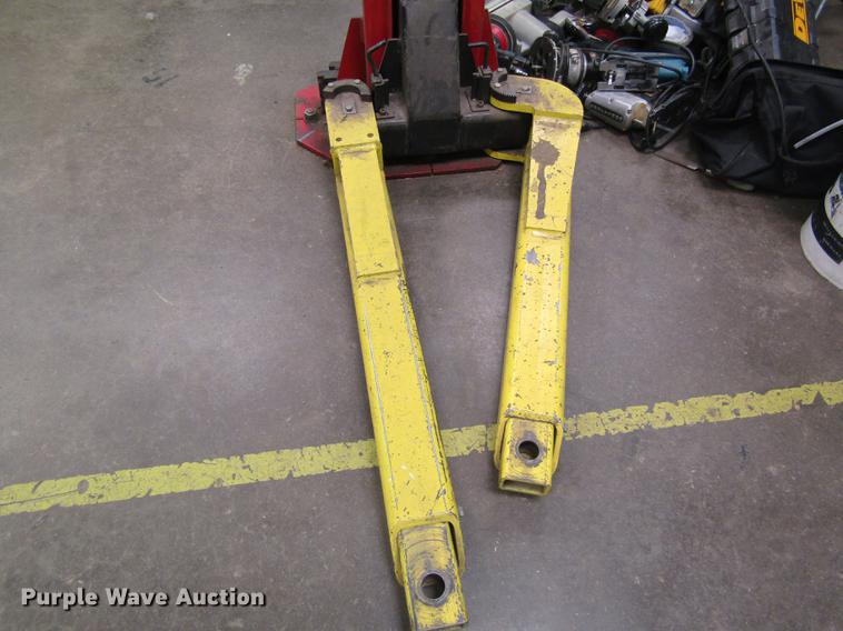 image for item EI9464 2003 Ammco two post car lift